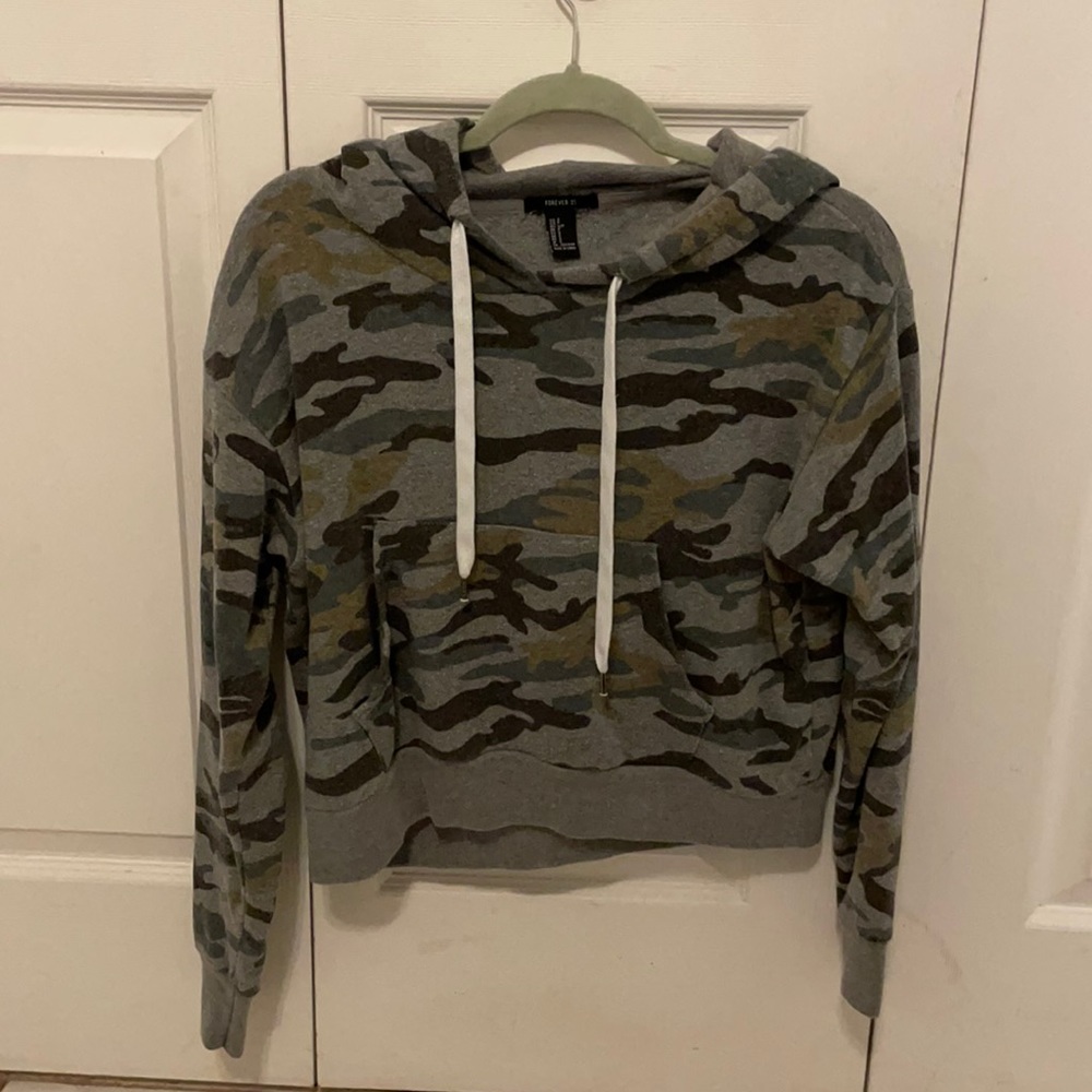 Forever 21 Camouflage Cropped Hoodie